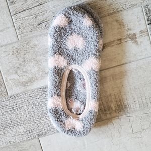 New Soft Fuzzy Warm Pink Gray Slipper Sock Love Hearts size small women's 5-7